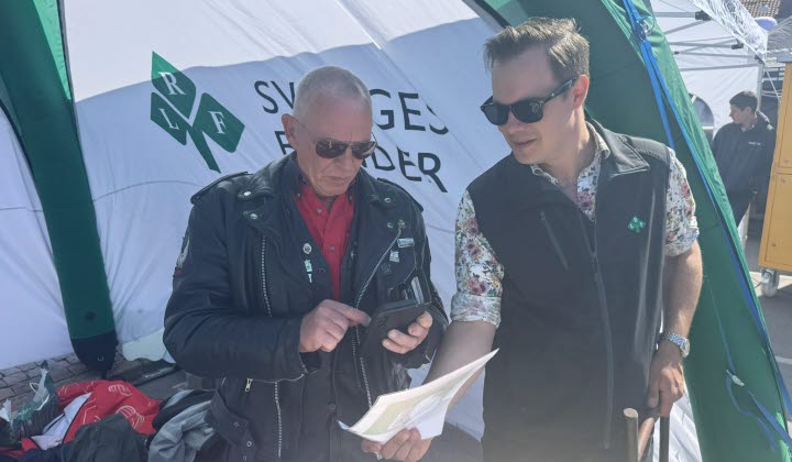 Adam Gruvaeus värvar en medlem