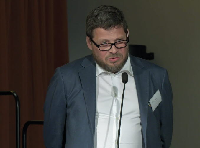 Lars Ahlin, ordförande för LRF Jämtlands regionstyrelse i talarstolen.