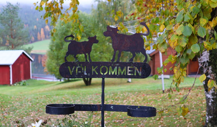 Skylt hos Skatauddens lantgård