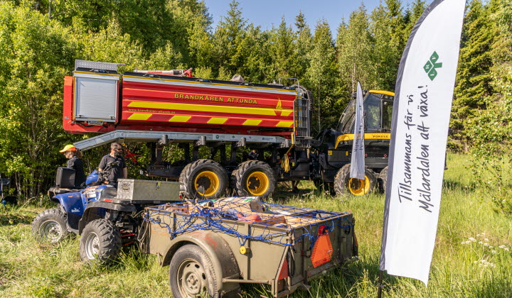 LRF Mälardalen visar utrustning för bekämpning av skogsbränder för tjänstemän och politiker från EU