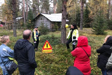 Under det skogliga besöket i Dalarna fick SYV:arna träffa Marilinn och Jessica från Stora Enso som berättade om i sina yrken som produktionsledare och transportledare och hur deras väg dit sett ut. 