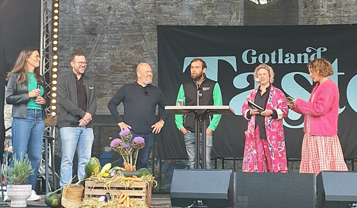 Panelsamtal på scenen under Gotland Taste i Visby 27 september 2025. I mitten syns LRFs regionordförande Andreas Nypelius.