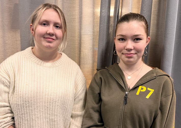 Frida Vågberg och Linnea Tillkvist som går sista året på Naturbruksgymnasiet på Nordvik var nöjda med dagen.