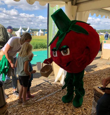 brunnby 2023, maskot i montern